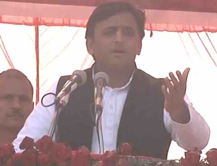 Akhilesh kicks off election campaign from Sultanpur, asks Modi 'Where are achhe din?' Akhilesh kicks off election campaign from Sultanpur, asks Modi 'Where are achhe din?'