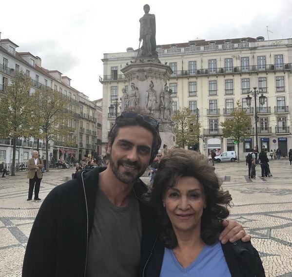 Arjun Rampal's mother beats cancer Arjun Rampal's mother beats cancer