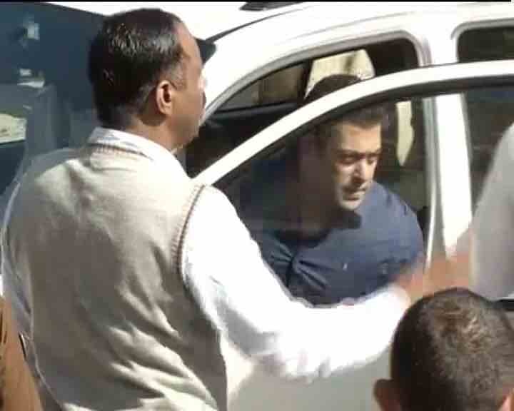 Salman Khan reaches Jodhpur court in illegal Arms Act case Salman Khan reaches Jodhpur court in illegal Arms Act case