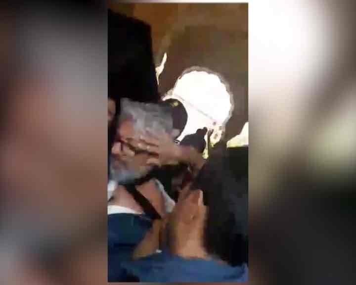 Filmmaker Sanjay Leela Bhansali assaulted, slapped, clothes torn on sets of 'Padmavati' Filmmaker Sanjay Leela Bhansali assaulted, slapped, clothes torn on sets of 'Padmavati'