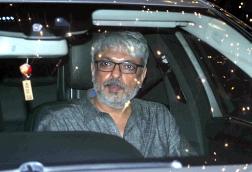 Sanjay Bhansali cancels 'Padmavati' shooting in Jaipur Sanjay Bhansali cancels 'Padmavati' shooting in Jaipur