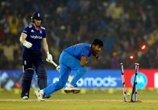 LIVE SCORE IND V ENG 2nd T20I: Bumrah defends 8 off last over, India win LIVE SCORE IND V ENG 2nd T20I: Bumrah defends 8 off last over, India win