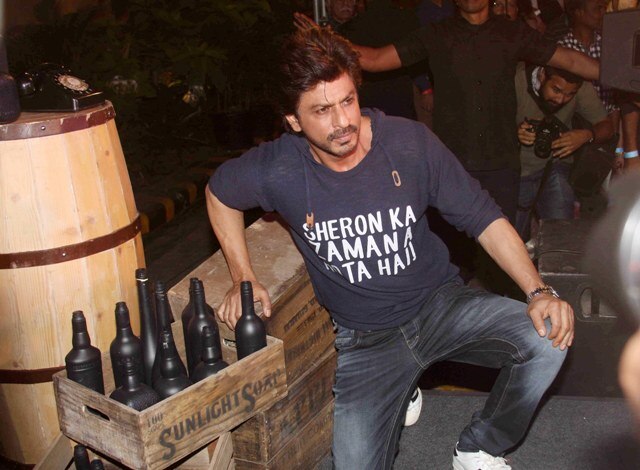 Being the host of the party, Shah Rukh made sure to comply with rules. As it was January 30, hence there was no alcohol on the menu