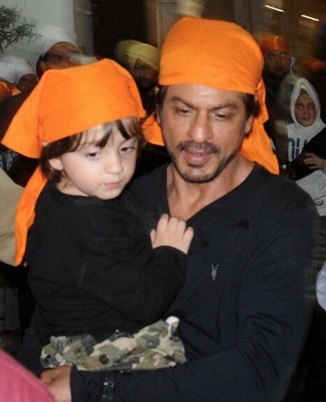 Shah Rukh takes AbRam to Golden temple, pictures will melt your heart Shah Rukh takes AbRam to Golden temple, pictures will melt your heart