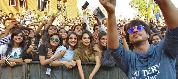 The GIRL who became INTERNET SENSATION because of Shah Rukh Khan’s selfie The GIRL who became INTERNET SENSATION because of Shah Rukh Khan’s selfie