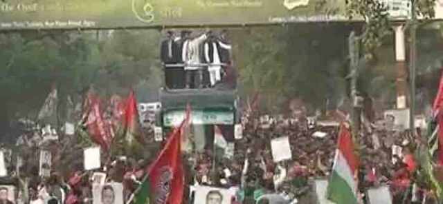 Uttar Pradesh elections: Akhilesh, Rahul hold their second roadshow in Agra