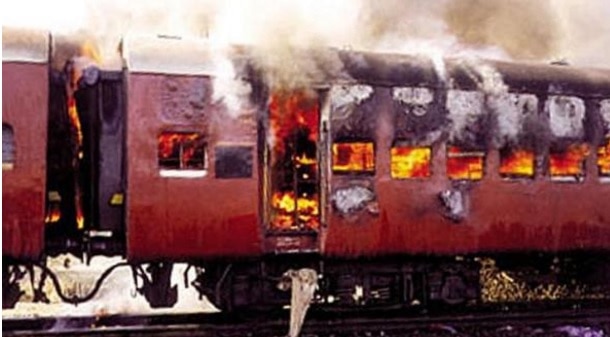 Court acquits 6 in post-Godhra riots case citing lack of 'enough evidence' Court acquits 6 in post-Godhra riots case citing lack of 'enough evidence'