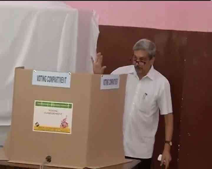 Is Manohar Parrikar planning to return to Goa politics? Defence Minister keeps everyone guessing Is Manohar Parrikar planning to return to Goa politics? Defence Minister keeps everyone guessing