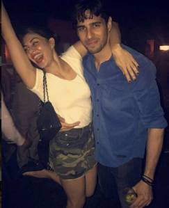 Jacqueline Fernandez woos Siddharth Malhotra with sensuous pole dance in upcoming 'Reload