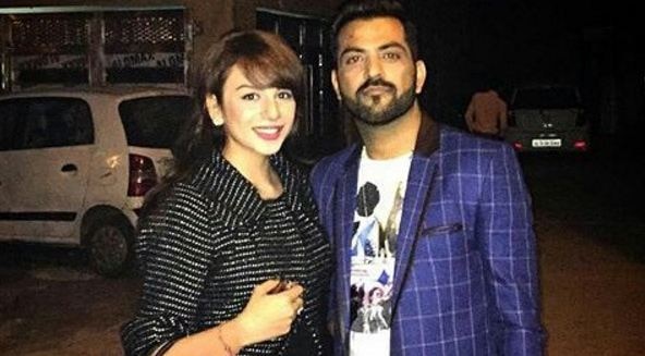 Manu Punjabi and Nitibha PARTY HARD in Delhi; Fans SLAM for IGNORING Manveer Gurjar Manu Punjabi and Nitibha PARTY HARD in Delhi; Fans SLAM for IGNORING Manveer Gurjar