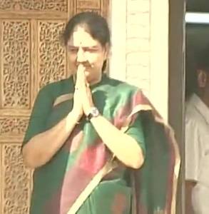 Sasikala elected as AIADMK legislature party leader post O. Panneerselvam's resignation