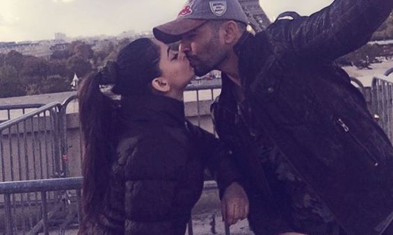 TV couple Mahhi Vij-Jay Bhanushali seal their love with kiss in Paris TV couple Mahhi Vij-Jay Bhanushali seal their love with kiss in Paris