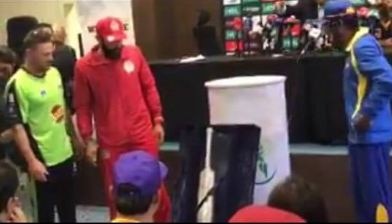 Fazal Mehmood Award for the best bowler of PSL 2017. Isn't it beautiful? (Photo: Twitter)