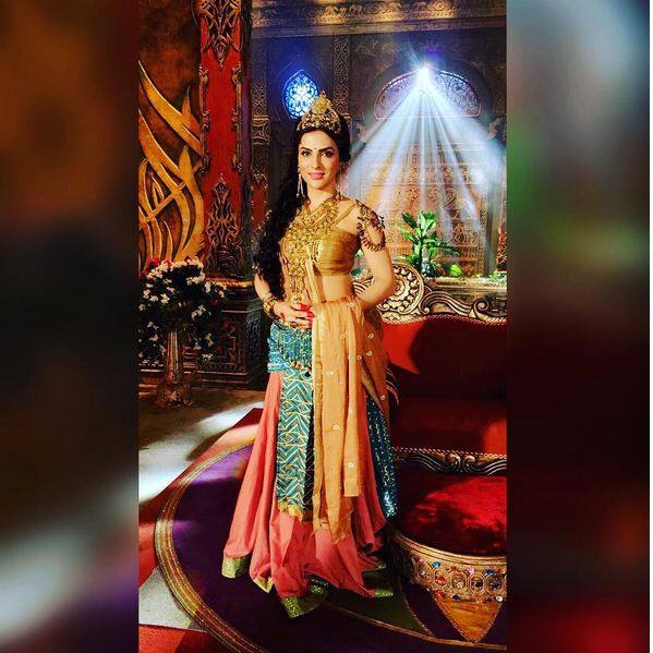 Yuvraja Hans is a star in Punjabi Industry, on the other hand, Mansi got fame from TV shows like ‘Mahabharat’ and ‘Pyar Ko Ho Jane Do’. Congratulations to this beautiful couple! (Image Courtesy - Mansisharma1603)