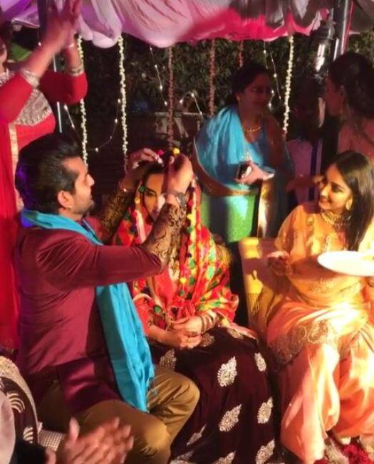 Mansi Sharma wore Maroon-golden lehenga and paired it with golden jewellery. Yuvraj wore Maroon ‘bandhgala’ sherwani with golden pants! (Image Courtesy - Mansisharma1603)