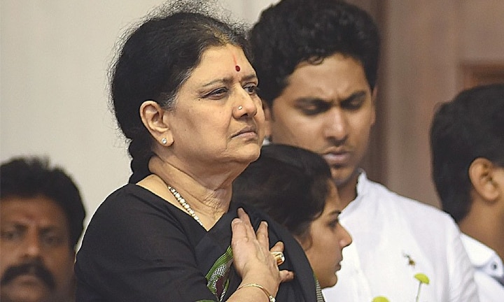 Supreme Court likely to hear PIL against Sasikala swearing-in today Supreme Court likely to hear PIL against Sasikala swearing-in today
