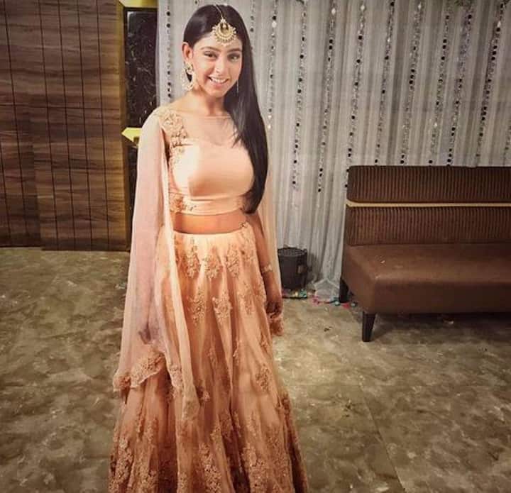 NITI TAYLOR: Every girl loves teddies, they always have one special one. I have a froggie bear, I can't sleep without it and I travel everywhere with it in my suitcase! I even have a very cute neck pillow which has a giraffe on it! No matter how old am I, I carry it with me. Because I love it! (Image Courtesy - Instagram)