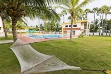 Journalists attacked outside Golden Bay resort where AIADMK MLAs are kept