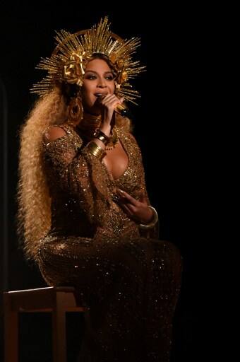 Dressed in a golden gown and a crown, Beyonce was performing for the first time since she announced her pregnancy, sang her popular tracks