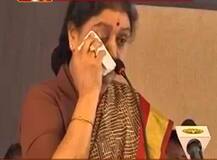 Emotional card: Sasikala breaks down while addressing AIADMK MLAs at Golden Bay resort in Kuvathur