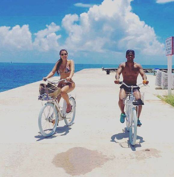 Bayern Munich's Douglas Costa shared this sunny snap for Valentine's Day (Photo: Instagram)