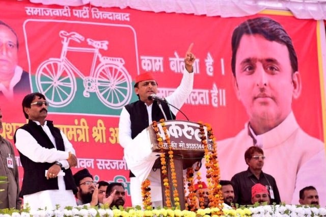 Narendra Modi divides even electricity into Hindu-Muslim, says Akhilesh Yadav Narendra Modi divides even electricity into Hindu-Muslim, says Akhilesh Yadav