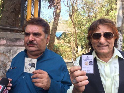 Actor Raza Murad and Ali Khan voted, said those don't vote are 'idiots'. (Picture credit: @mayurji_parikh)