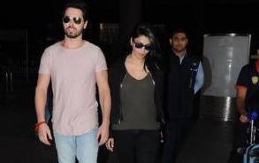 SPOTTED: Shruti Haasan, Rumoured Beau Papped Again SPOTTED: Shruti Haasan, Rumoured Beau Papped Again