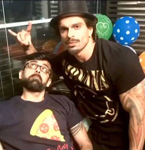 It was a small get- together and the hubby enjoyed it to its fullest. (Picture credit: Instagram- iamksgofficial)