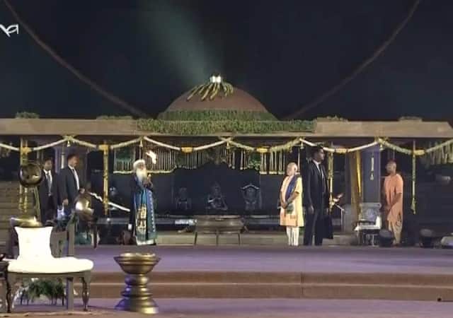 Modi was shown around various places in the Isha Yoga complex, including the Dhyana Linga, Surya Kund, Nandi statue and the inner and outer corridors (prakaras) by Sadhguru Vasudev.