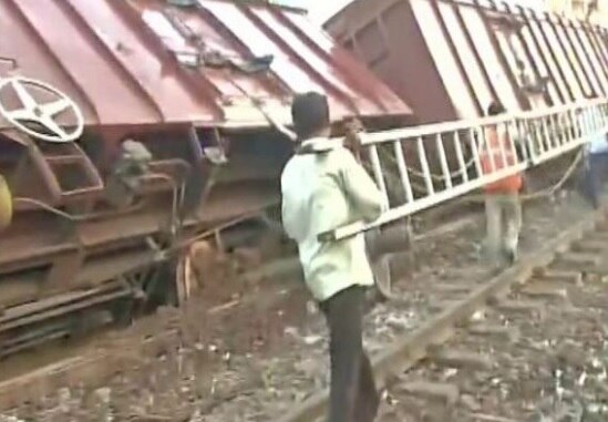 Mumbai: Three wagons of a goods train derail; hamper services Mumbai: Three wagons of a goods train derail; hamper services