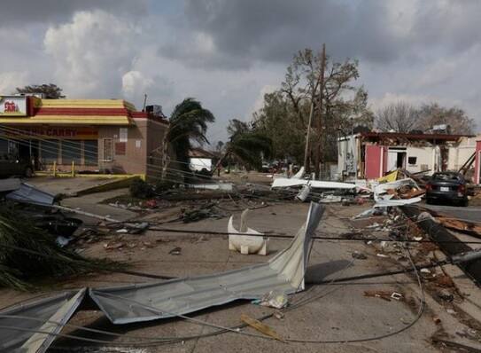 Three dead as tornadoes rip through Mid-west US