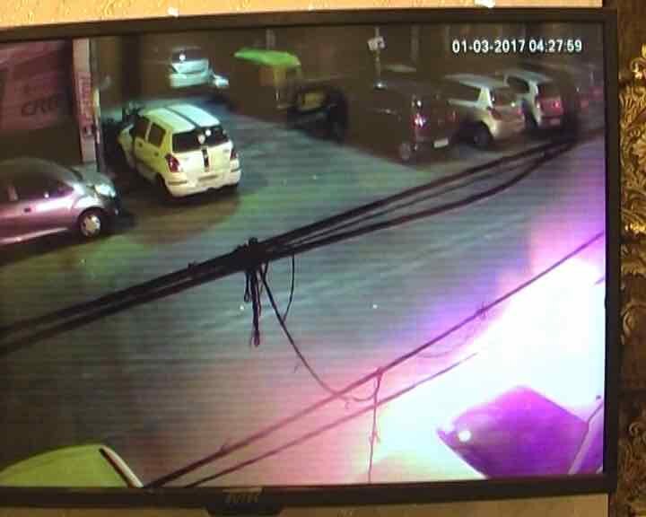 Delhi: Watch miscreants, over road rage, set SUV Fortuner on fire parked outside house Delhi: Watch miscreants, over road rage, set SUV Fortuner on fire parked outside house