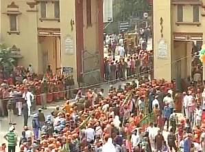 PM Modi offers prayer at Kashi Vishwanath temple