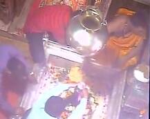 PM Modi offers prayer at Kashi Vishwanath temple