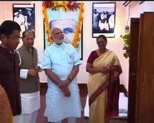 Varanasi: Narendra Modi visits Garhwa Ghat Ashram, Shastri\'s ancestral house