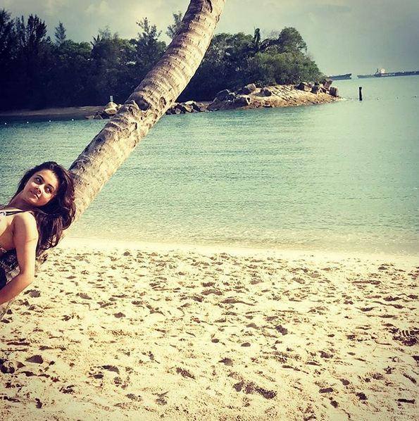 Actress is looking smoking hot in all her pictures.