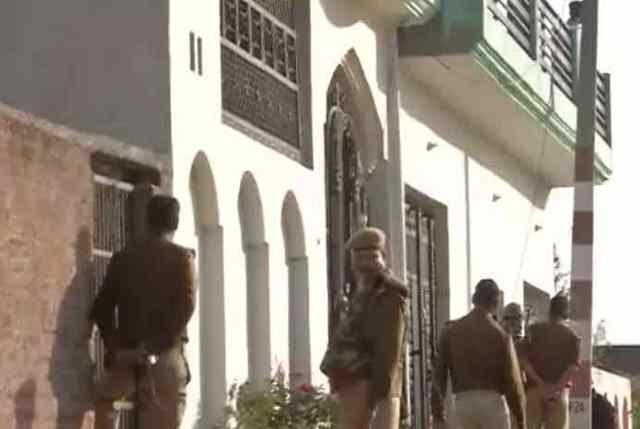 Lucknow encounter: Two terror suspects, not one holed up in the house, say Police Lucknow encounter: Two terror suspects, not one holed up in the house, say Police