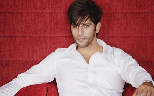 OMG! Karanvir Bohra ESCAPES a deadly ACCIDENT OMG! Karanvir Bohra ESCAPES a deadly ACCIDENT