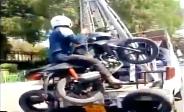 Watch: Man refused to get down from motorbike, traffic police towed him along with two-wheeler in Kanpur Watch: Man refused to get down from motorbike, traffic police towed him along with two-wheeler in Kanpur