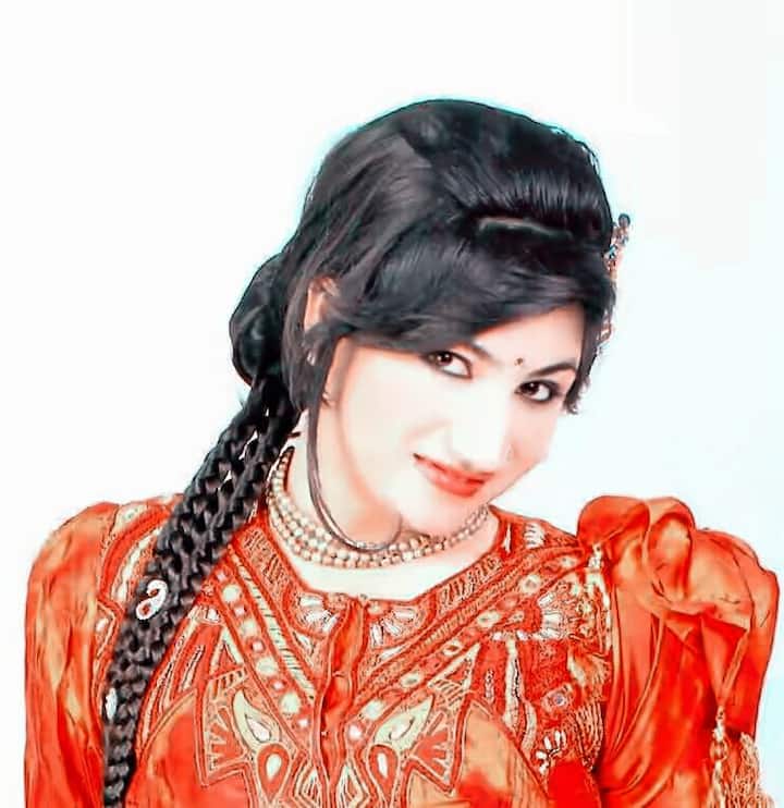 MAHIKA SHARMA: Holi is the apt time to break the ice, renew relationships and link yourself with those that you wanted to with a bit of color. I enjoy the celebration dancing with my friends, water games, Good food and cant forget to selfie time.