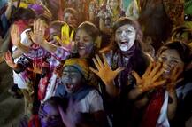 Holi 2017: Hindus in Pakistan Celebrate Festival Of Colours