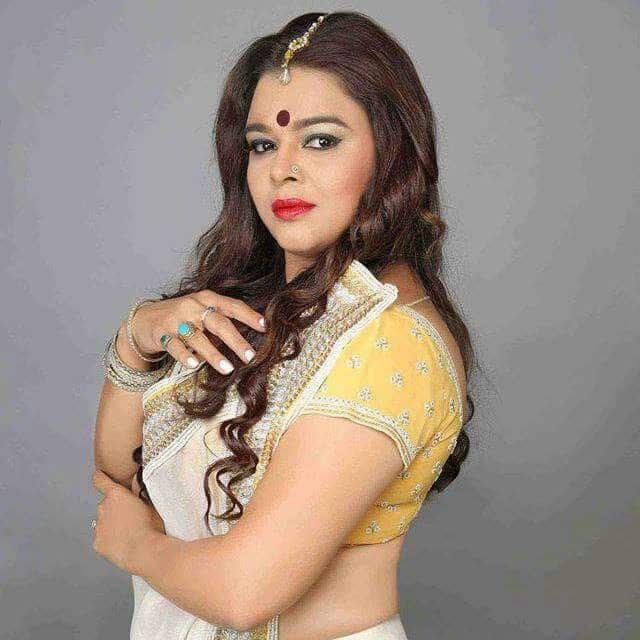 GULFAM KHAN: Holi is the festival of sweets, Colors and happiness.Though I don't play holi with colors I do go to Khar and celebrate holi with my Bong gang. Holi is the time to forget the bad old and start fresh.It brings in spring and happiness.