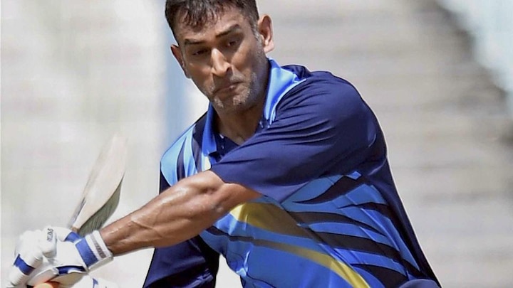MS Dhoni finishes game with a six as Jharkhand beat Vidarbha by 6 wickets MS Dhoni finishes game with a six as Jharkhand beat Vidarbha by 6 wickets