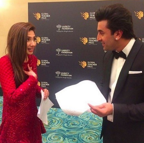 Ranbir Kapoor and Mahira Khan’s intense conversation videos go viral on Internet Ranbir Kapoor and Mahira Khan’s intense conversation videos go viral on Internet