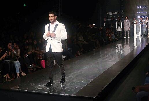 Bollywood actor Prateik Babbar displays the creation of fashion designers Komal and Ratul Sood during the Amazon India Fashion Week Autumn Winter 2017 in New Delhi, India on March 18, 2017. (Jyoti Kapoor/SOLARIS IMAGES)