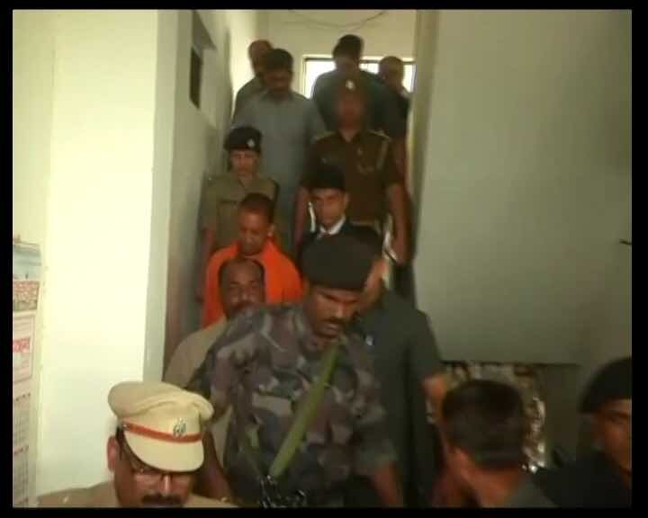 DGP Javeed Ahmed & UP CM Yogi Adityanath reach Lucknow's Hazratganj police station for inspection DGP Javeed Ahmed & UP CM Yogi Adityanath reach Lucknow's Hazratganj police station for inspection