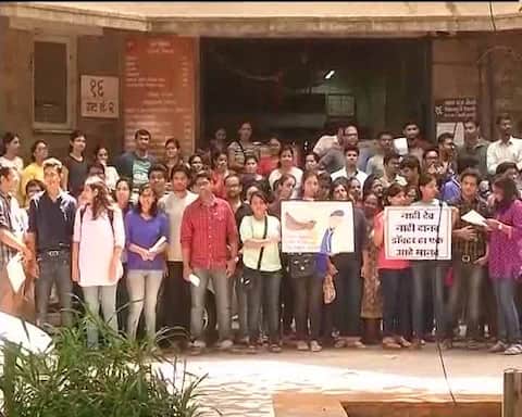 Bombay HC orders striking doctors to resume work immediately Bombay HC orders striking doctors to resume work immediately
