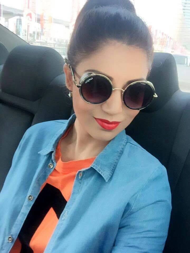 DEBINA BONNERJEE: During springs I love to flaunt in bright colour' outfits. More of stylish tops, Kurta, Shorts, frocks are best options. Even jeans and T-shirts makes your day. More of classy makeup which includes natural lip colours and deep black kajal makes you look best in springs. When you step-out dont forget to carry funky bags.