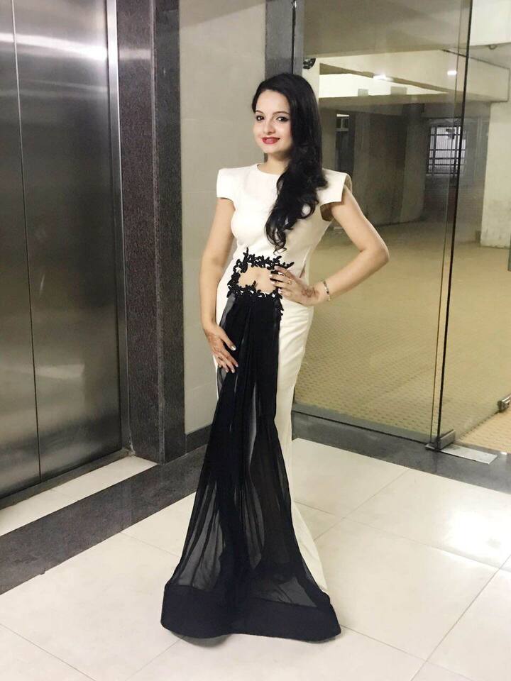 GIAA MANEK: I am fond of nice floral dresses with boots for spring. I love flaunting myself with open hair, small braid on the side. No make-up only bright lip colour with nice sunglasses and a sling bag.